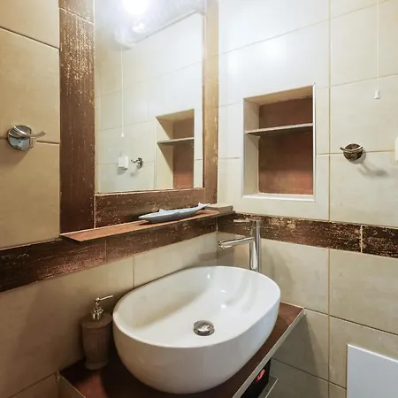 Petros N' Dimi Home, Near City Center شقة خانيا