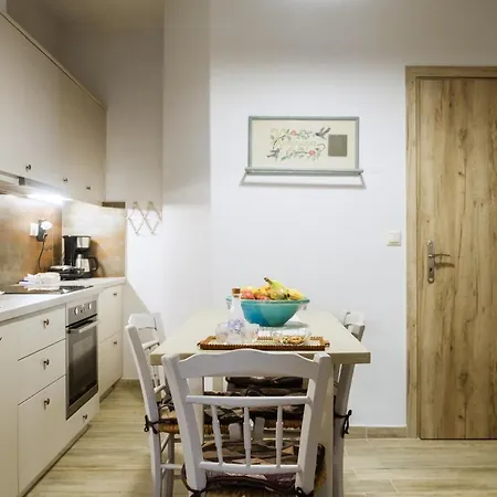 Petros N' Dimi Home, Near City Center شقة خانيا